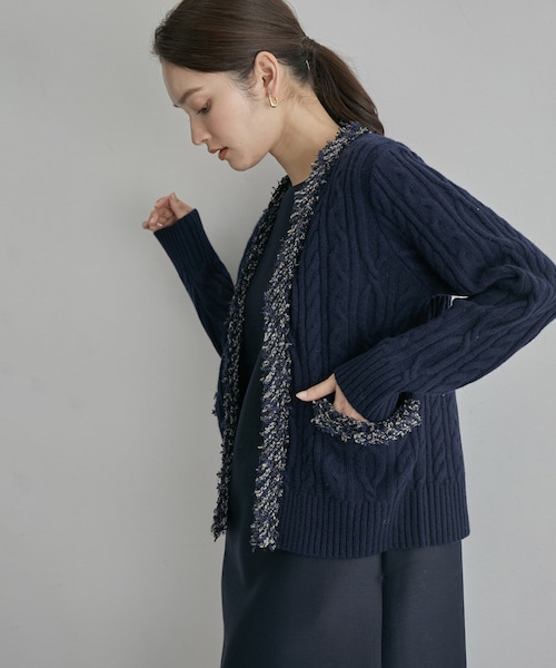 ROPE'（ロペ）の「【一部店舗限定】【LINTON TWEED】カシミヤブレンドケーブルカーディガン（カーディガン/ボレロ・レディース・オフホワイト/ネイビー系・F）」の10枚目の写真