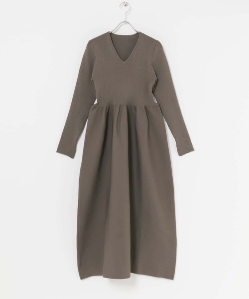 URBAN RESEARCH ROSSO（アーバンリサーチロッソ）の「『WEB/一部店舗限定』フォルムシルエットVネックリブワンピース（ワンピース・レディース・MOCHA/DARK RED/NAVY・36/38）」の19枚目の写真