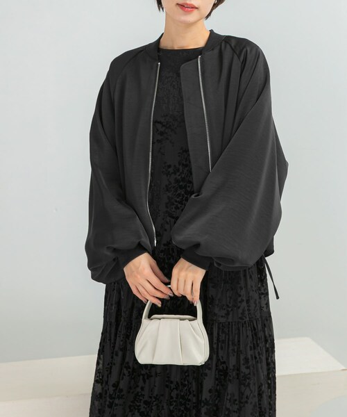 URBAN RESEARCH ROSSO（アーバンリサーチロッソ）の「CHIGNON　サテンボリュームブルゾン（ブルゾン・レディース・GBEIGE/BLACK/BROWN・Free）」の7枚目の写真