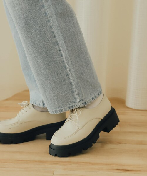 SENSE OF PLACE by URBAN RESEARCH（センスオブプレイスバイアーバンリサーチ）の「レースアップボリュームソールシューズ（ドレスシューズ・レディース・IVORY/BLACK・S/M/L）」の4枚目の写真