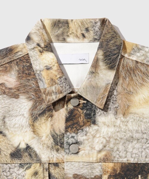 ADAM ET ROPE'(アダムエロペ)の「【TOLQ/トルク】Printed Trucker Jacket(その他アウター・メンズ・キャメル系/ブルー系・3/4/5)」の8枚目の写真