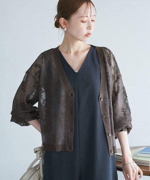 ROPE' PICNIC（ロペピクニック）の「透かし編み花柄Vネックカーディガン（カーディガン/ボレロ・レディース・オフホワイト/ブラウン/ブルー系/カラシ・38）」の20枚目の写真