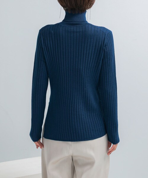 URBAN RESEARCH ROSSO（アーバンリサーチロッソ）の「エクストラファインリブタートルニット（ニット/セーター・レディース・OFF/ROYAL BLUE/OLIVE・Free）」の14枚目の写真