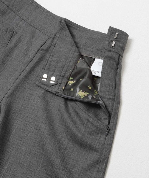 URBAN RESEARCH(アーバンリサーチ)の「GANNI LOW WAISTED BERMUDA(その他パンツ・レディース・PHANTOM・36/38)」の4枚目の写真