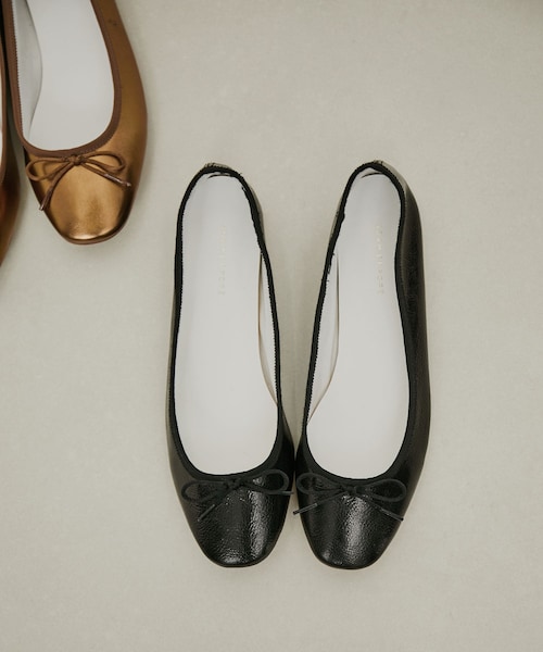 ADAM ET ROPE'（アダムエロペ）の「【サステナブル】メタリックバレエ（バレエシューズ・レディース・ブラック/サックス/レッド/ゴールド/シルバー/その他・25.0/22.5/23.0/23.5/24.0/24.5）」の4枚目の写真