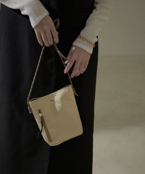 ADAM ET ROPE'（アダムエロペ）の「【WEB限定】[ショルダーバッグ付き・ユニセックスで使える・軽量・A4対応・大容量]バッグパック 3（バックパック/リュック・レディース・ブラック/グレー/グレー系/ダークブラウン/ネイビー・F）」の18枚目の写真
