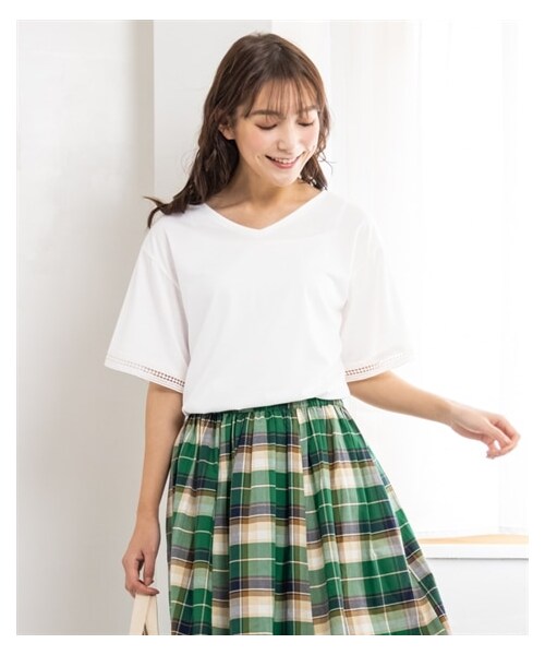 nissen（ニッセン）の「大きいサイズ　５分袖レース付ＶネックゆるＴシャツ（Tシャツ/カットソー・レディース・黒/オフホワイト・L/LL/3L/4L/5L/6L/8L/10L）」の6枚目の写真