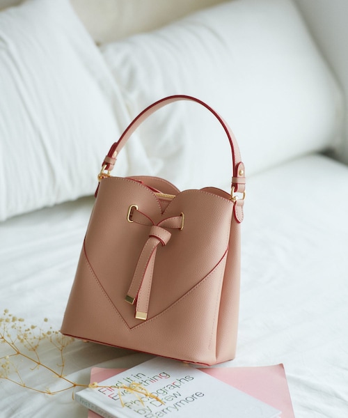 VIS（ビス）の「【累計3万点突破】【2WAY】ハートカットバッグ/追加（ショルダーバッグ・レディース・ブラック/キナリ/ピンク/ベージュ系/サックス/レッド/ピンク系/ブラウン系/ベージュ/ブルー系・F）」の21枚目の写真