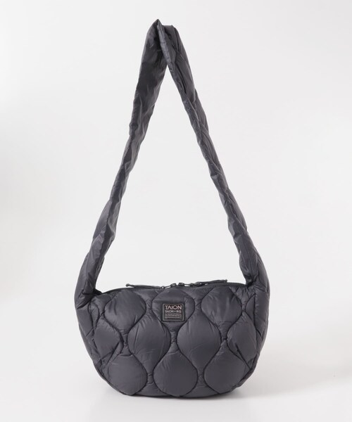 SENSE OF PLACE by URBAN RESEARCH（センスオブプレイスバイアーバンリサーチ）の「TAION　ミリタリーバナナショルダーダウンバッグM（ショルダーバッグ・メンズ・BLACK/D.CHARCOAL/D.S.GRN・One）」の7枚目の写真