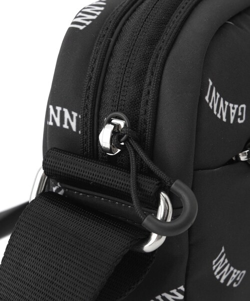 ADAM ET ROPE'(アダムエロペ)の「【GANNI for ADAM ET ROPE'】Re-Tech Logo Print Festival bag(ショルダーバッグ・レディース・ブラック・F)」の11枚目の写真