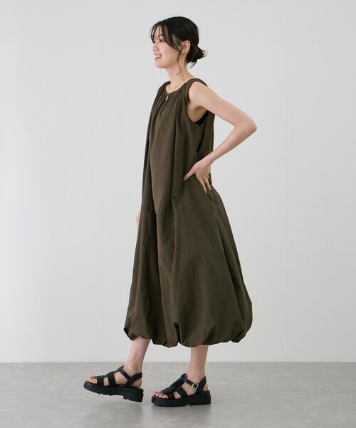 Jayro（ジャイロ）の「ノースリーブバルーンワンピース（ワンピース・レディース・ブラック/ベージュ/カーキ・F）」の19枚目の写真