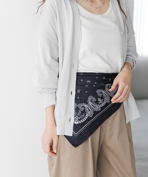 URBAN RESEARCH DOORS(アーバンリサーチドアーズ)の「大判ペイズリースカーフ(バンダナ/スカーフ・レディース・BEIGE/NAVY・One)」の8枚目の写真