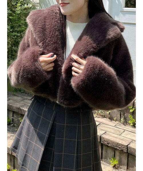 MERCURYDUO（マーキュリーデュオ）の「テーラードカラーフェイクファーショートコート（その他アウター・レディース・アイボリー/ブラウン/ベージュ・S/M）」の7枚目の写真