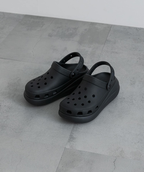 URBAN RESEARCH(アーバンリサーチ)の「クロックス CRUSH CLOG(サンダル・レディース・BLACK/WHITE/BONE・6/7/5)」の2枚目の写真