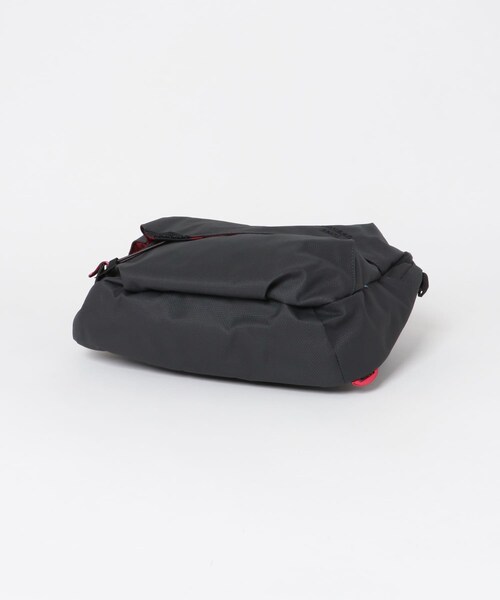 EKAL(エカル)の「KLATTERMUSEN Gaut Messenger Bag(メッセンジャーバッグ・メンズ・F Green/S Creme/Raven・one)」の9枚目の写真