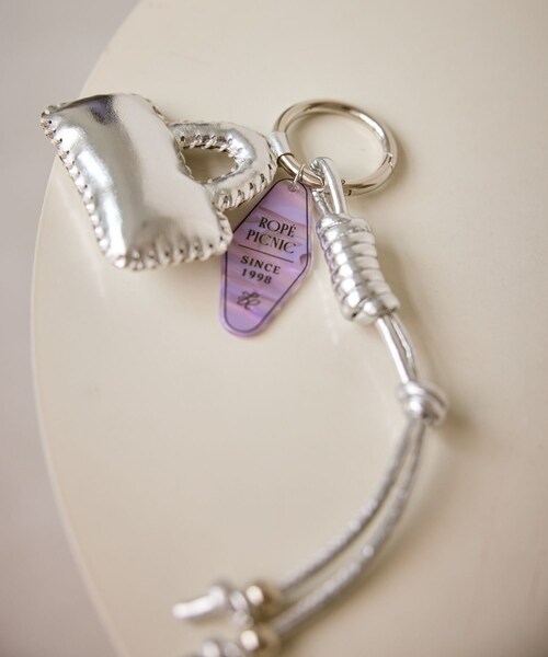 ROPE' PICNIC（ロペピクニック）の「プレート付きバッグチャーム（キーホルダー・レディース・ブラック系/ゴールド/シルバー・F）」の4枚目の写真