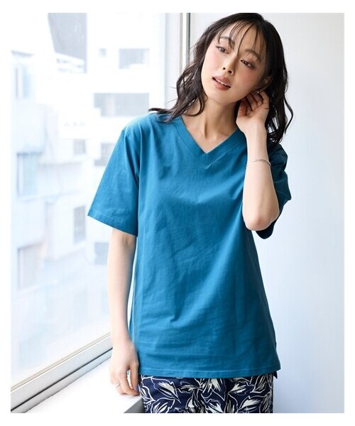 nissen（ニッセン）の「Vネック5分袖Tシャツ（Tシャツ/カットソー・レディース・黒/ネイビー/オフホワイト/グレイッシュモカ/モスカーキ/ロイヤルグリーン/スモークピンク/バーガンディ/アプリコット/ライムイエロー/グレイッシュブルー/ダークグリーン/ラズベリー・L/LL/3L/4L/5L/6L/8L/10L/S/M）」の8枚目の写真