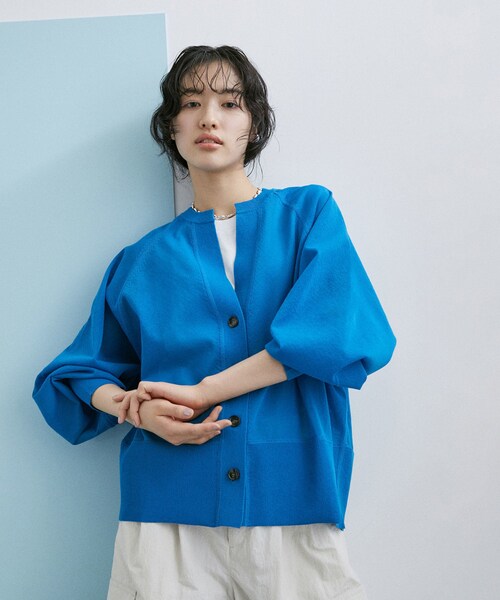 ADAM ET ROPE'（アダムエロペ）の「【WEB限定】キーネックシアーカーディガン（カーディガン/ボレロ・レディース・ブラック/ブラック系/ホワイト/ホワイト系/ブルー/ピンク・F）」の21枚目の写真