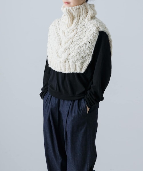 かぐれ（カグレ）の「ペルーショルダーニットウォーマー（ネックウォーマー/スヌード・レディース・IVORY/GRAY・FREE）」の9枚目の写真