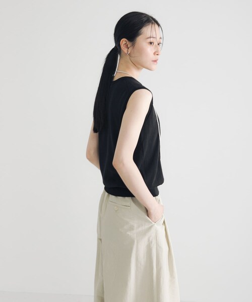 URBAN RESEARCH(アーバンリサーチ)の「UVカット加工ノースリーブニット(タンクトップ・レディース・BEIGE/BLACK/GRAY・FREE)」の8枚目の写真