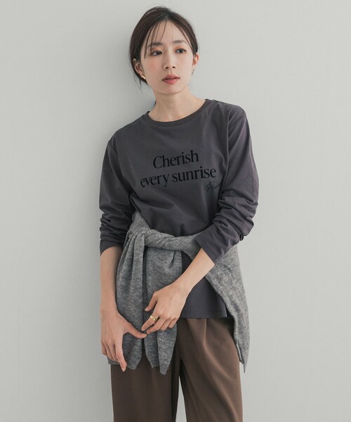 URBAN RESEARCH DOORS（アーバンリサーチドアーズ）の「フロッキーロゴプリントロングTシャツ 26AW（Tシャツ/カットソー・レディース・OFF/CHARCOAL・Free）」の18枚目の写真