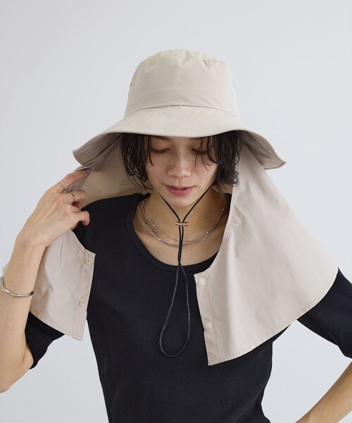 ADAM ET ROPE'（アダムエロペ）の「2WAYレイヤーハット / 撥水・UVケア・取り外し可（ハット・レディース・ブラック/ベージュ系・F）」の5枚目の写真