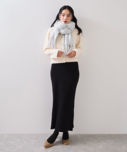 VIS（ビス）の「ふわふわフリンジマフラー/静電気防止（マフラー・レディース・ライトグレー/キナリ/ベージュ/ブルー/レッド/ピンク系・F）」の15枚目の写真