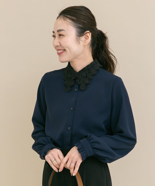 URBAN RESEARCH ROSSO（アーバンリサーチロッソ）の「『WEB/一部店舗限定』レースカラーブラウス（シャツ/ブラウス・レディース・OFF/NAVY・Free）」の18枚目の写真