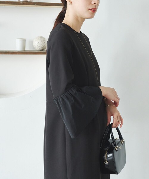 URBAN RESEARCH（アーバンリサーチ）の「フレアスリーブワンピース（ワンピース・レディース・NAVY/BLACK・36/38）」の5枚目の写真