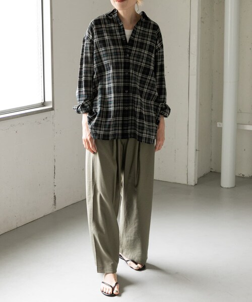 URBAN RESEARCH DOORS(アーバンリサーチドアーズ)の「FORK&SPOON レーヨンナイロンツイルイージーパンツ(その他パンツ・レディース・CHARCOAL/REDBROWN/KHAKI・1/2)」の20枚目の写真