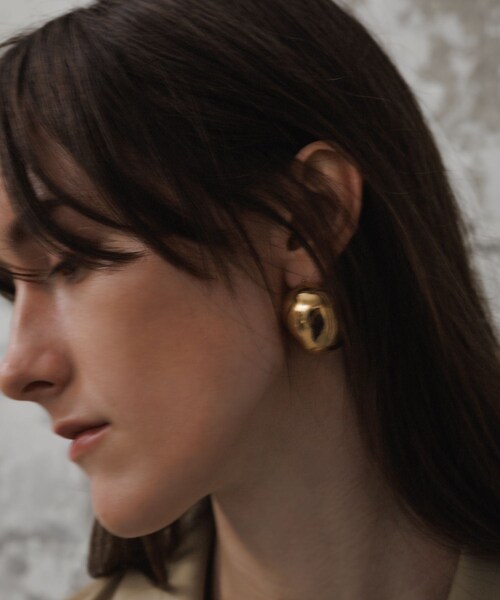 ADAM ET ROPE'（アダムエロペ）の「【EMOELLE】Ball pierce（ピアス（両耳用）・レディース・ゴールド系・F）」の4枚目の写真