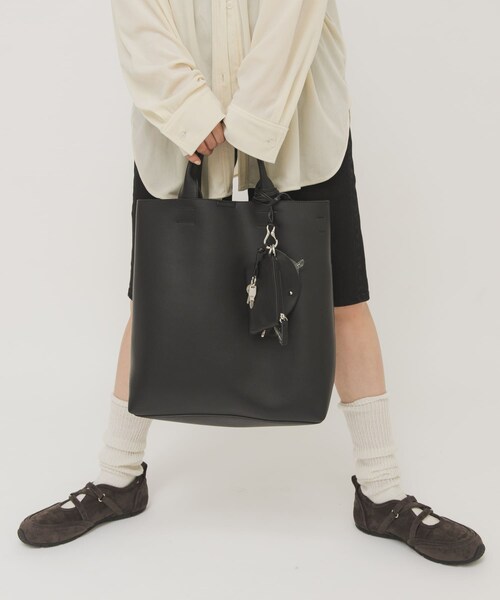 KBF（ケイビーエフ）の「アウトポケットイージーBAG（ショルダーバッグ・レディース・CAMEL/BLACK・One）」の7枚目の写真