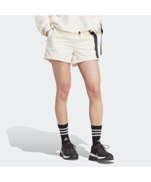 adidas(アディダス)の「シティ エスケープ ショーツ(パンツ・レディース・ホワイト/ブラウン/ブルー/グリーン・S/J/2XL/M/L/3XL/XL/2XL/J/S/J/M/J/L/J/XL/J/3XL/XS/J/XS/5XL)」の2枚目の写真
