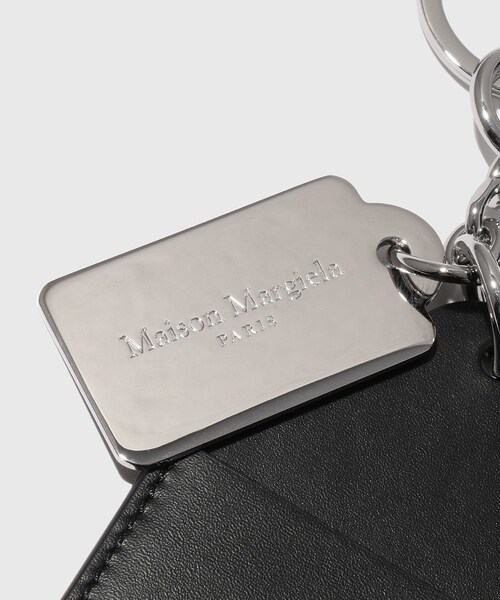 ADAM ET ROPE'(アダムエロペ)の「【Maison Margiela/メゾン マルジェラ】TAG KEYRING AND CARD HOLDER BIG(カードケース・レディース・ブラック・F)」の8枚目の写真