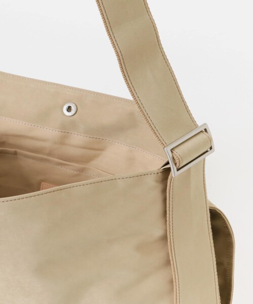 URBAN RESEARCH（アーバンリサーチ）の「Hender Scheme　flap shoulder big（ショルダーバッグ・メンズ・black/beige/khaki・FREE）」の11枚目の写真