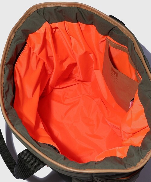 ADAM ET ROPE'（アダムエロペ）の「【MINNESSAK/ミネサック】Tote（トートバッグ・メンズ・ブラック/オリーブ・F）」の8枚目の写真