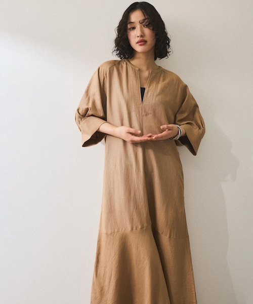 ADAM ET ROPE'(アダムエロペ)の「【WEB限定】・【新色追加】リネンボリュームスリーブワンピース(ワンピース・レディース・ブラック/ライトグレー/ベージュ系/ブルー・F)」の17枚目の写真