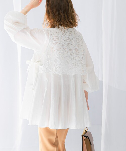 URBAN RESEARCH ROSSO（アーバンリサーチロッソ）の「ボリュームフレアートップス（シャツ/ブラウス・レディース・off/green・FREE）」の6枚目の写真