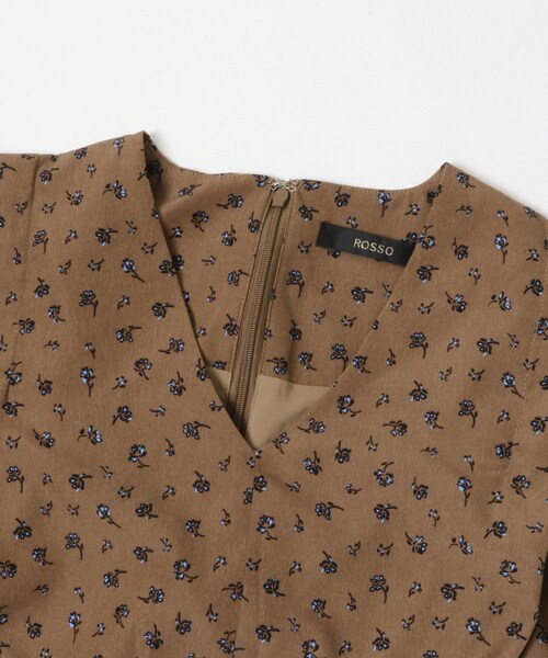 URBAN RESEARCH ROSSO（アーバンリサーチロッソ）の「『WEB限定』Vネックストレートフラワープリントワンピース（ワンピース・レディース・BLACK/BROWN・Free）」の12枚目の写真