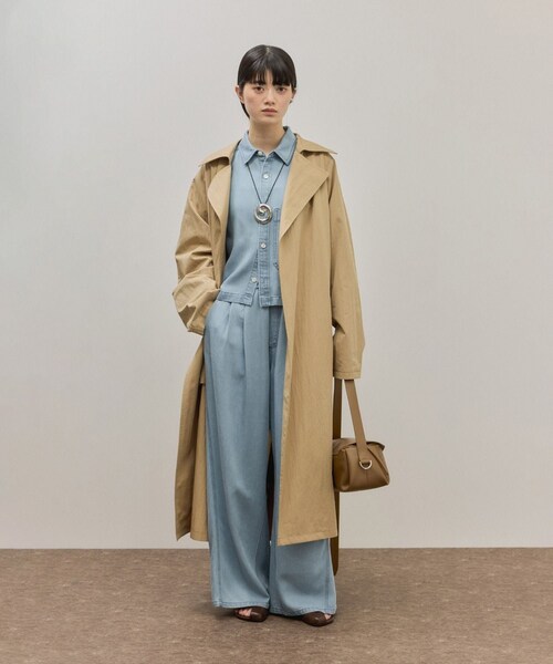 ADAM ET ROPE'(アダムエロペ)の「ライトデニムシャツ(シャツ/ブラウス・レディース・ブラック/ブルー系/サックス・F)」の5枚目の写真