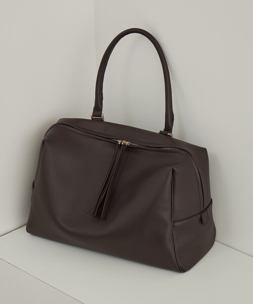 ADAM ET ROPE'(アダムエロペ)の「【WEB限定】スプリットレザーワンハンドルボストンバッグ / A4対応(ボストンバッグ・レディース・ブラック/ダークブラウン・F)」の22枚目の写真