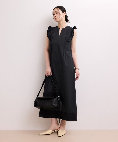 ADAM ET ROPE'（アダムエロペ）の「【WEB限定】フリルショルダーワンピース（ワンピース・レディース・ブラック/ベージュ・36/38）」の9枚目の写真
