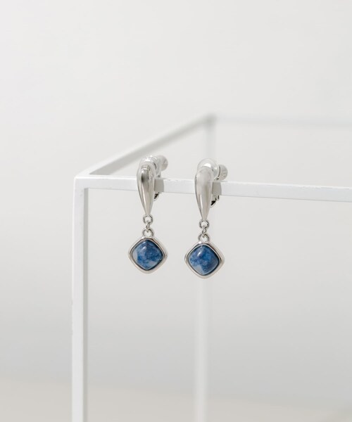 SMELLY（スメリー）の「マーブルスクエアスウィングイヤリング（イヤリング・レディース・BL/SV・-）」の2枚目の写真