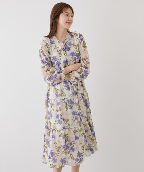 Jayro(ジャイロ)の「フリルネック花柄ワンピース(ワンピース・レディース・ホワイト系/ネイビー系・F)」の7枚目の写真