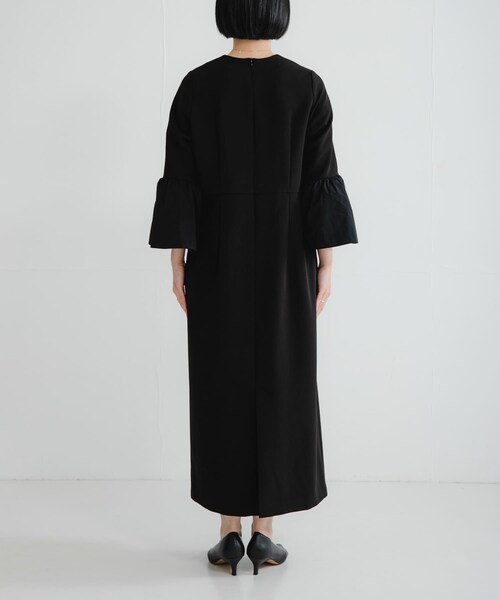 URBAN RESEARCH（アーバンリサーチ）の「フレアスリーブワンピース（ワンピース・レディース・NAVY/BLACK・36/38）」の4枚目の写真