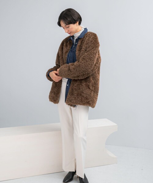 URBAN RESEARCH ROSSO（アーバンリサーチロッソ）の「『WEB/一部店舗限定』ノーカラーファーボアZIPブルゾン（ノーカラージャケット・レディース・BROWN/GREIGE・FREE）」の11枚目の写真