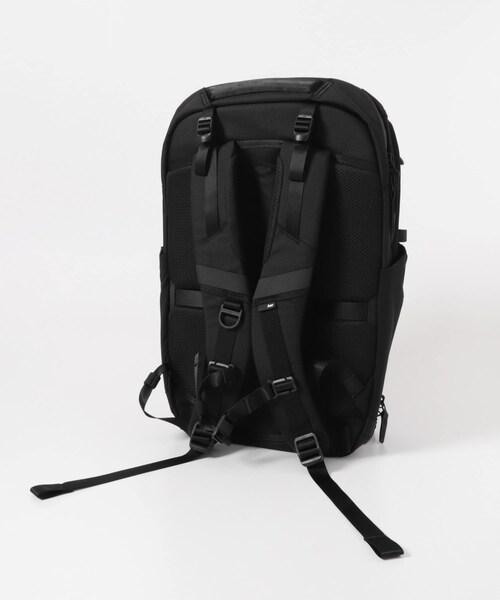 URBAN RESEARCH(アーバンリサーチ)の「AER TRAVEL PACK 4 35L(バックパック/リュック・メンズ・BLACK・Free)」の4枚目の写真