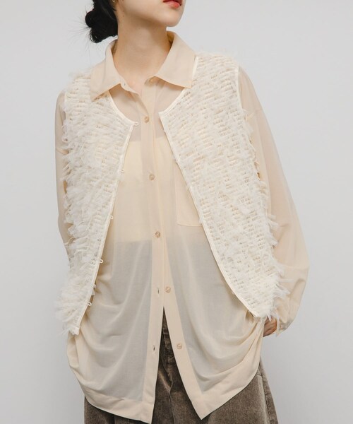 KBF（ケイビーエフ）の「チュールフリンジトップス（ベスト・レディース・IVORY/BLACK・one）」の4枚目の写真