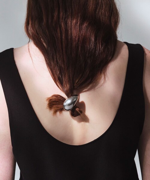 URBAN RESEARCH ROSSO（アーバンリサーチロッソ）の「JAMIRAY　DROP HAIR TIE（ヘアゴム・レディース・GOLD/SILVER・One）」の4枚目の写真