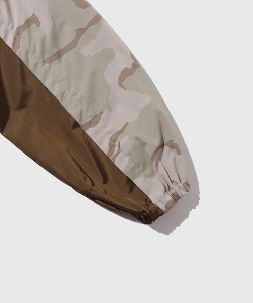 ADAM ET ROPE'(アダムエロペ)の「【elephant TRIBAL fabrics】ANORAK MOUNTAIN JKT(マウンテンパーカー・メンズ・ベージュ系・M)」の6枚目の写真